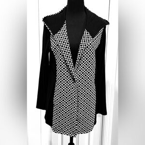 Chico’s Zynergy Black and White Geometric Pattern Hooded Jacket